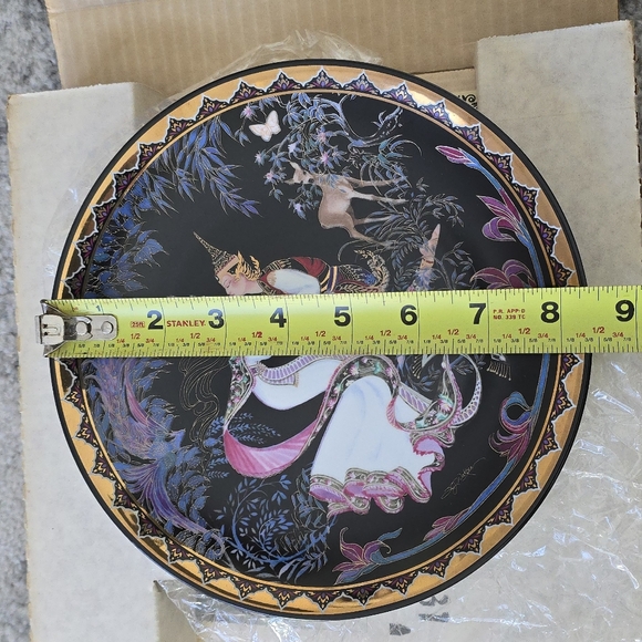 1991 Royal Porcelain Kingdom Of Thailand Collector’s Plate “The Betrothal “ - Picture 9 of 13